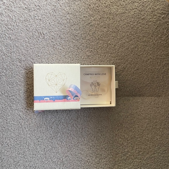 Herringbone 18K Bow Necklace - Picture 5 of 6